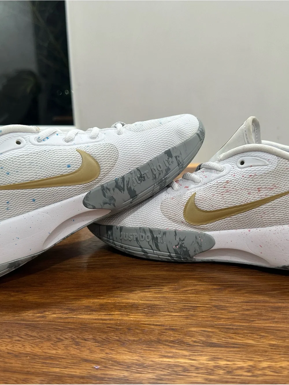 Nike Kids ISO Fly Basketball Shoe White Cool Gray Custom Paint Splatter Sz 5.5Y